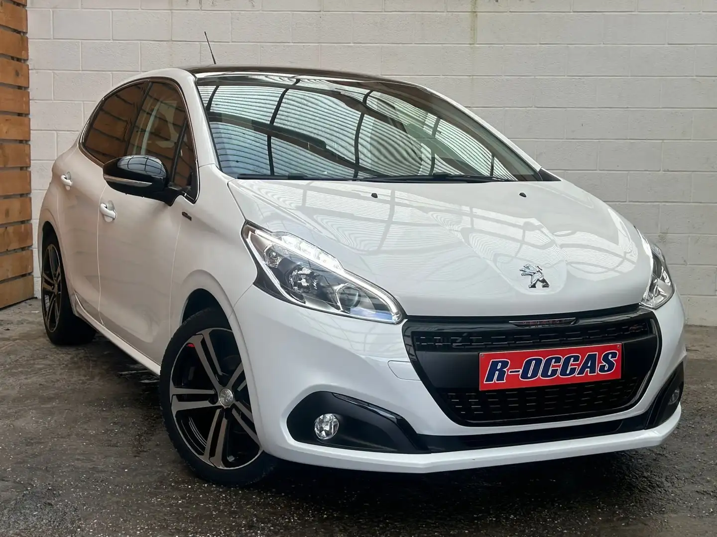 Peugeot 208 1.2i GT Line 11O CH PANORAMIQUE GPS Weiß - 2