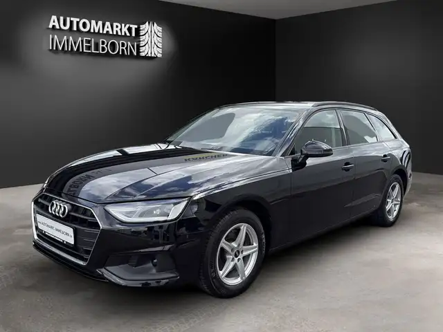 Audi A4 view 4