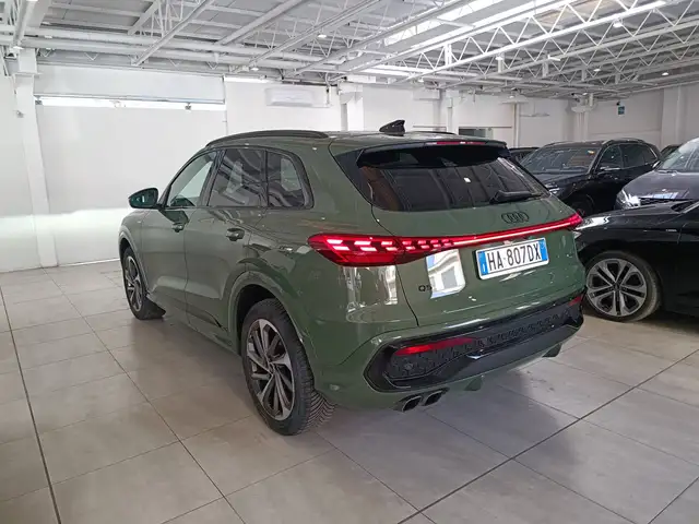 Audi Q5 view 4