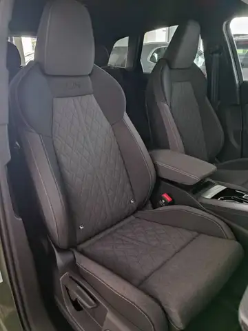 Audi Q5 view 9