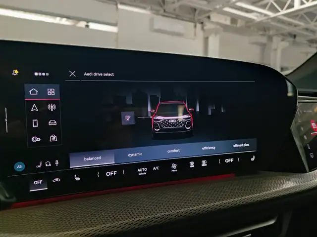 Audi Q5 view 12