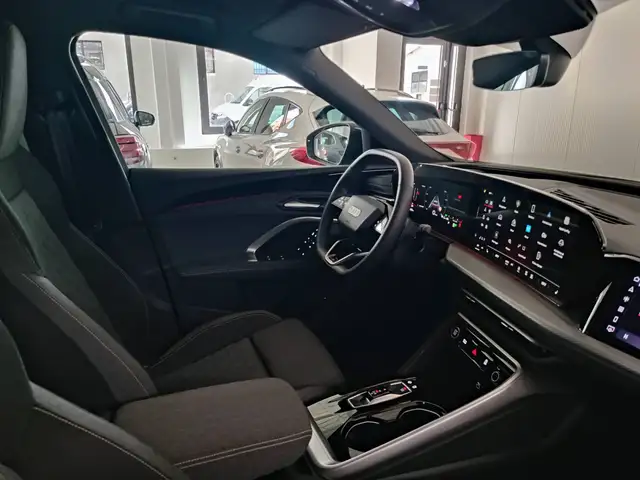 Audi Q5 view 13