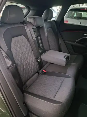 Audi Q5 view 8