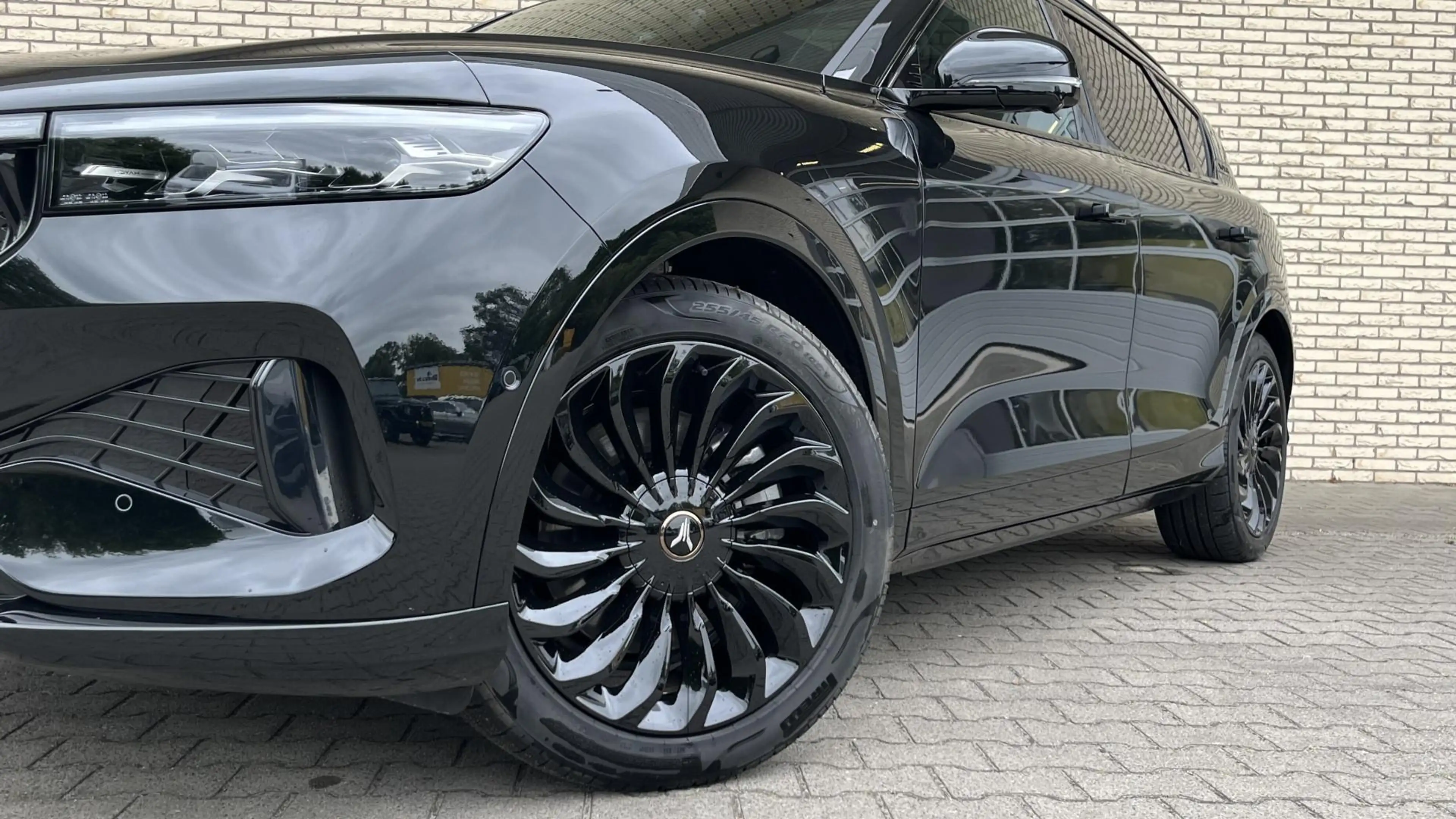 Voyah Free 4WD 106 kWh Business Black Line l Zwarte LM velgen — photo 3