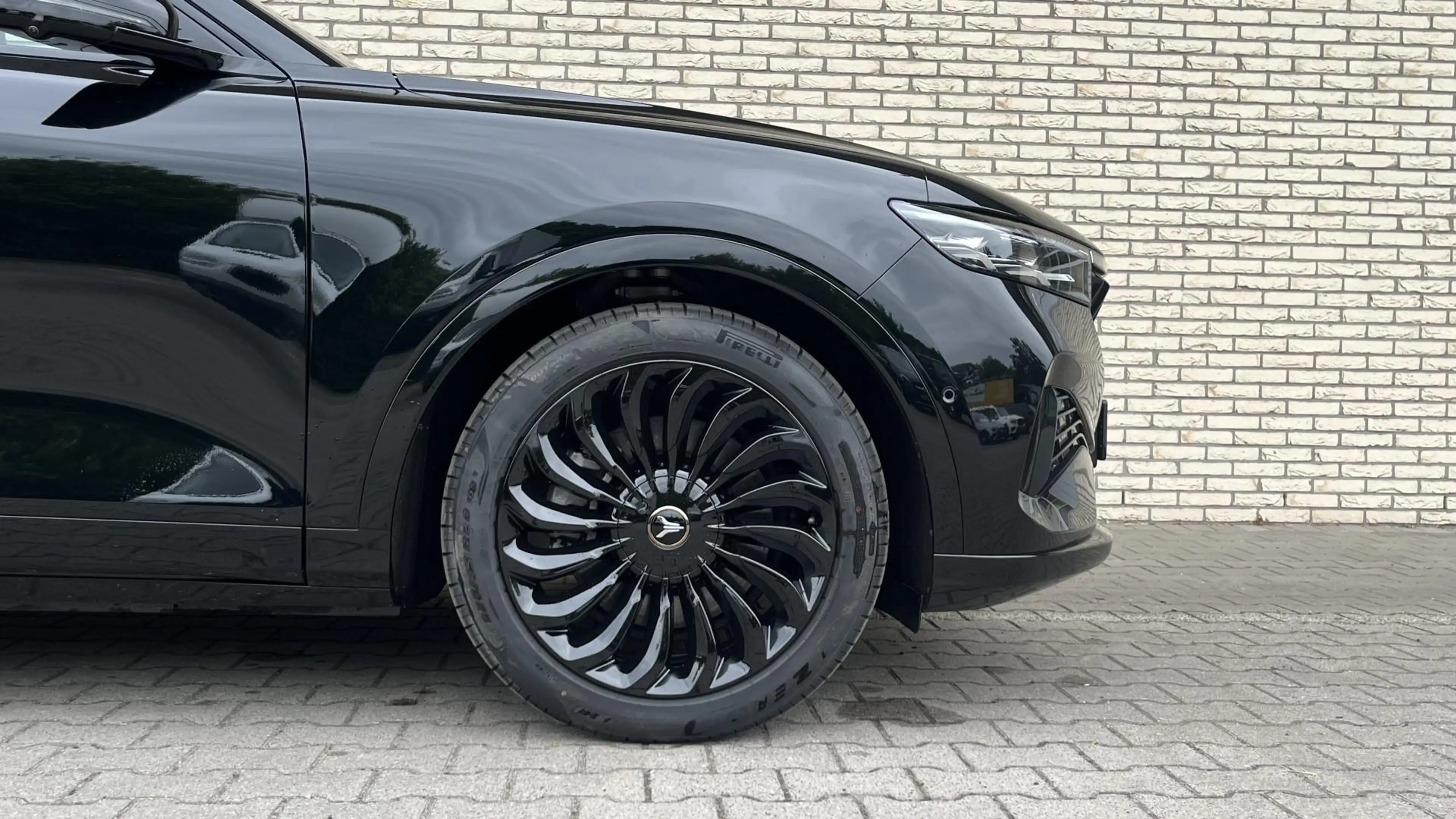 Voyah Free 4WD 106 kWh Business Black Line l Zwarte LM velgen — photo 5