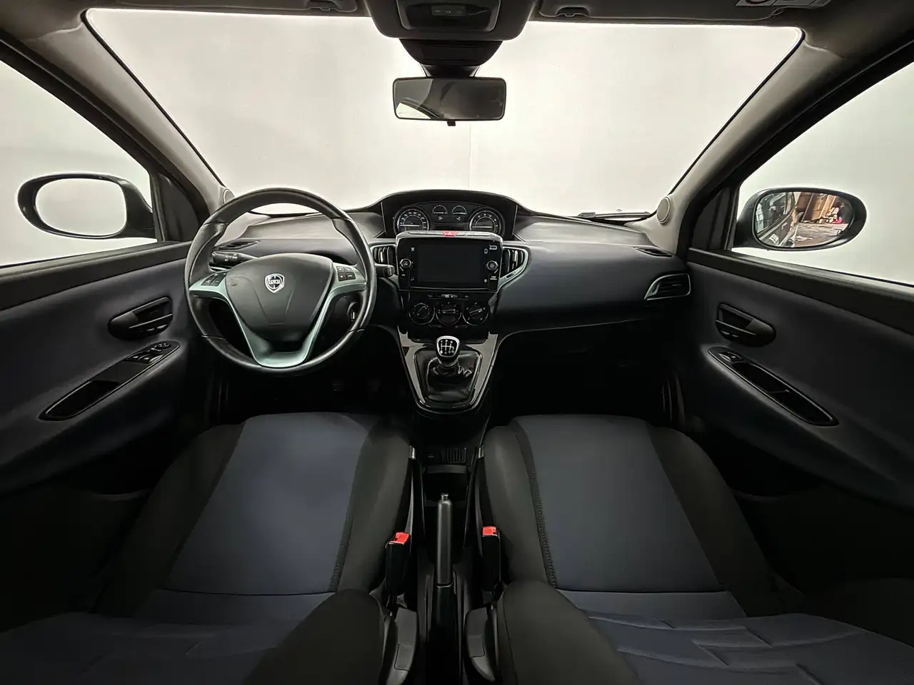 Lancia Ypsilon 2023 — фото 9