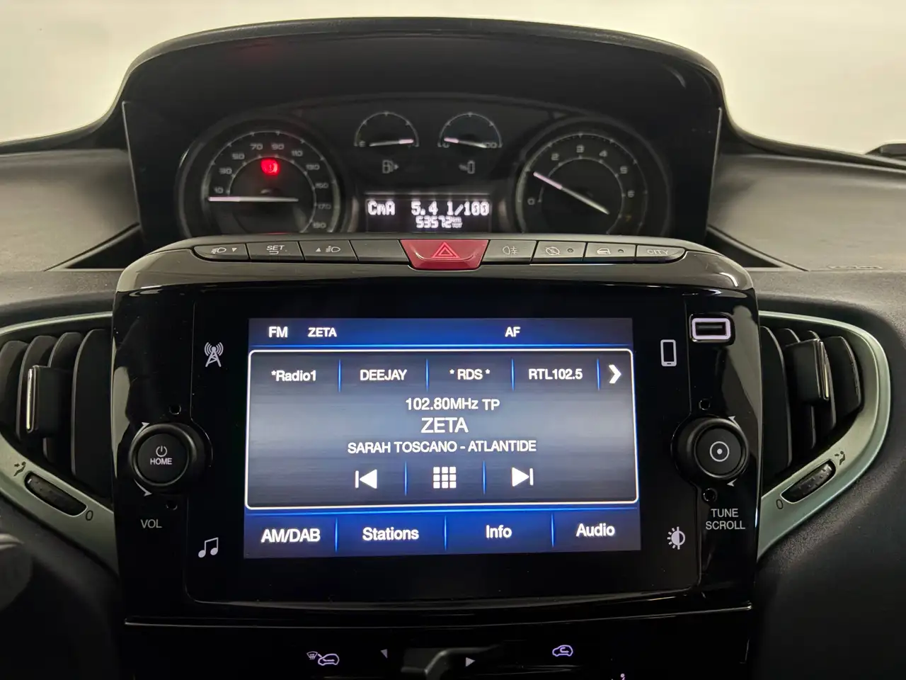 Lancia Ypsilon 2023 — фото 18
