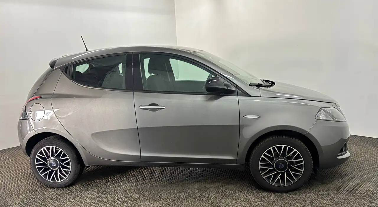 Lancia Ypsilon 2023 — фото 6