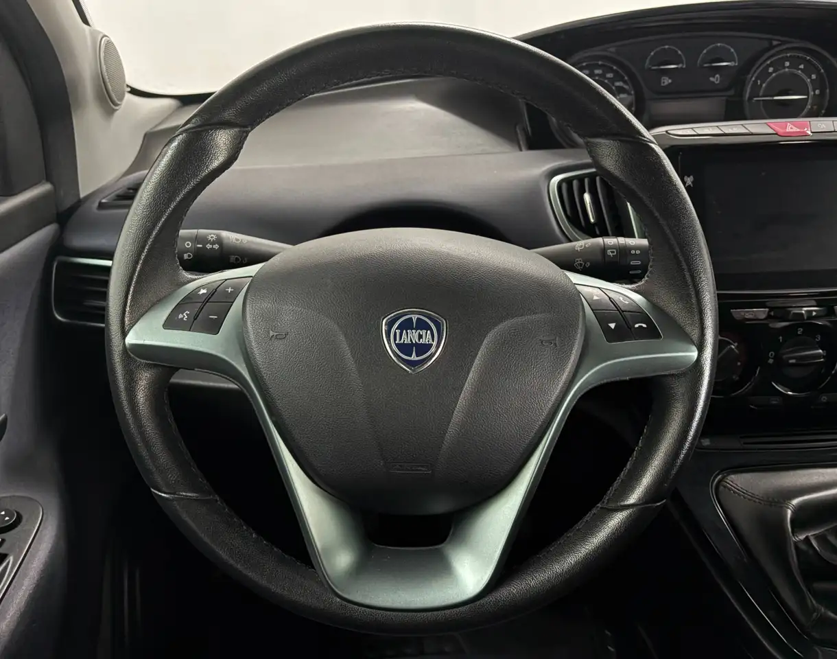 Lancia Ypsilon 2023 — фото 11
