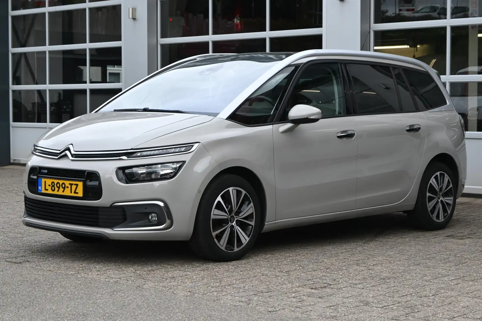 Citroen Grand C4 SpaceTourer 1.2 130pk EAT8 Automaat 7-Pers. | Leder | Pano | T Grijs - 2