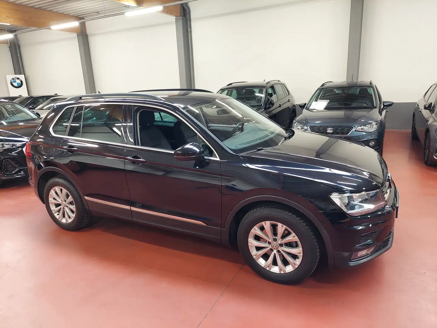 Volkswagen Tiguan 1.5 TSi + Comfort Line + Drive Assist + CarPLAY Noir - 1