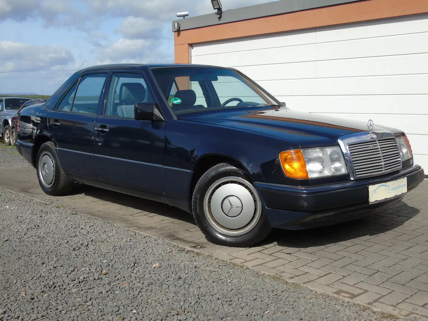 Mercedes-Benz E 200 1 HAND*SCHIEBEDACH*SCHECKHEFTGEPFLEGT*BECKER RADIO Blauw - 2