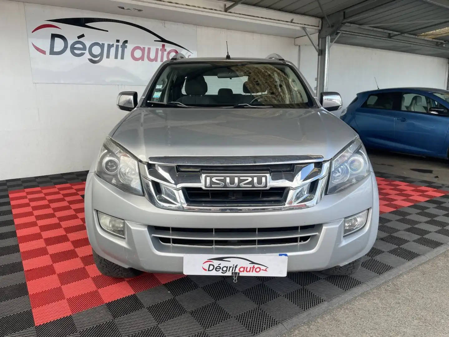 Isuzu D-Max 2.5 4X4 CREW CAB SOLAR A Szürke - 2