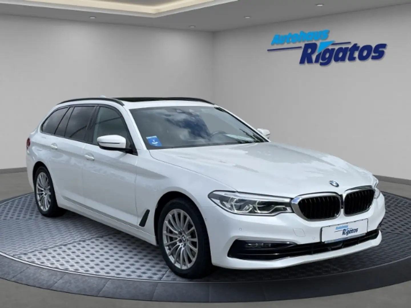 BMW 530 i Touring Sport Line Autom. AHK, Leder, Standheizu Weiß - 1