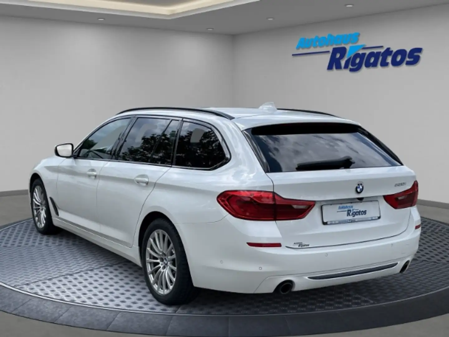 BMW 530 i Touring Sport Line Autom. AHK, Leder, Standheizu Weiß - 2