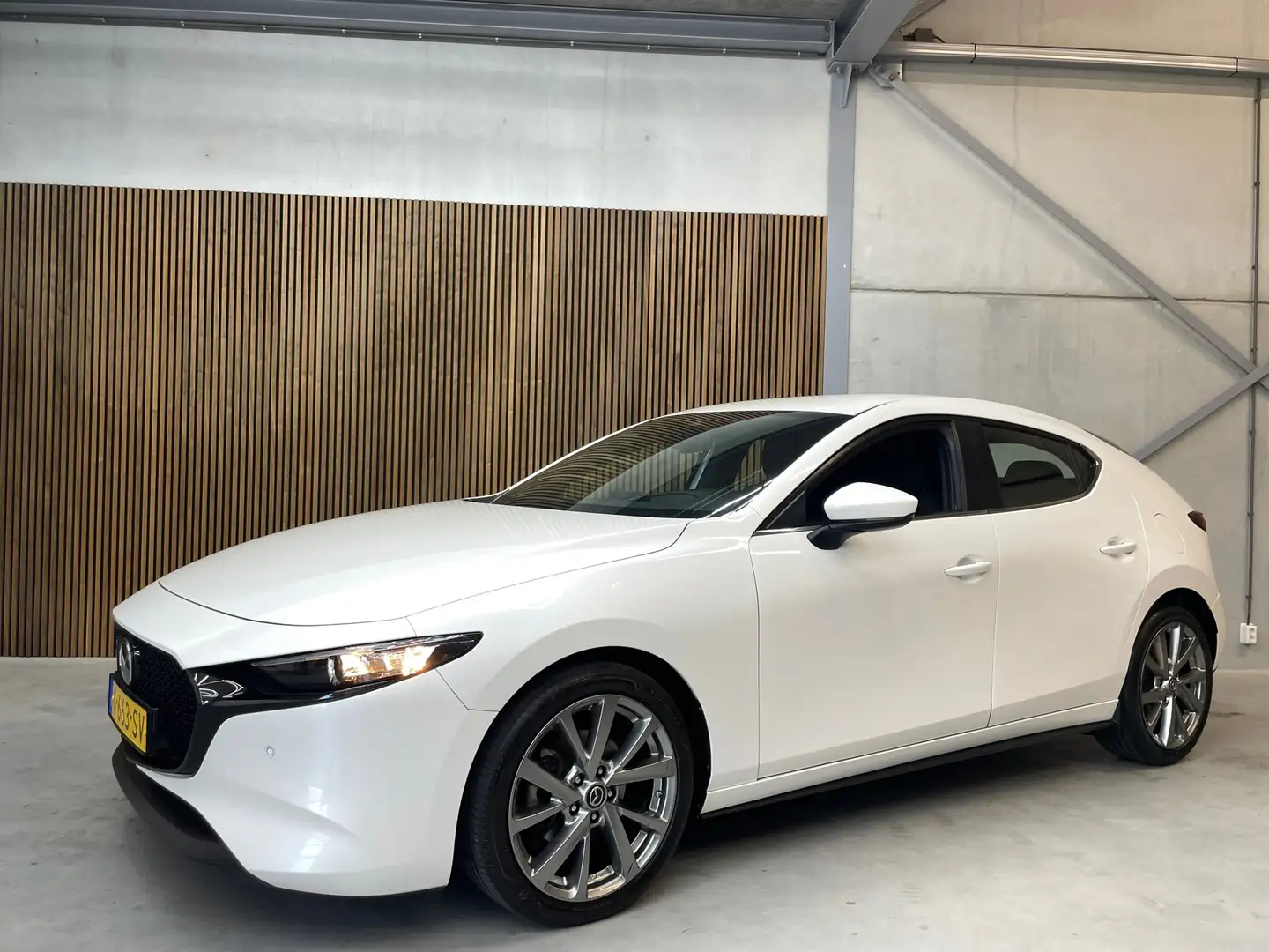 Mazda 3 2.0 e-SkyActiv-X M Hybrid 180 Comfort met Bose LED Wit - 2
