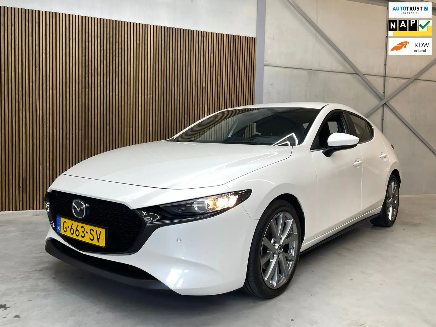 Mazda 3 2.0 e-SkyActiv-X M Hybrid 180 Comfort met Bose LED Wit - 1