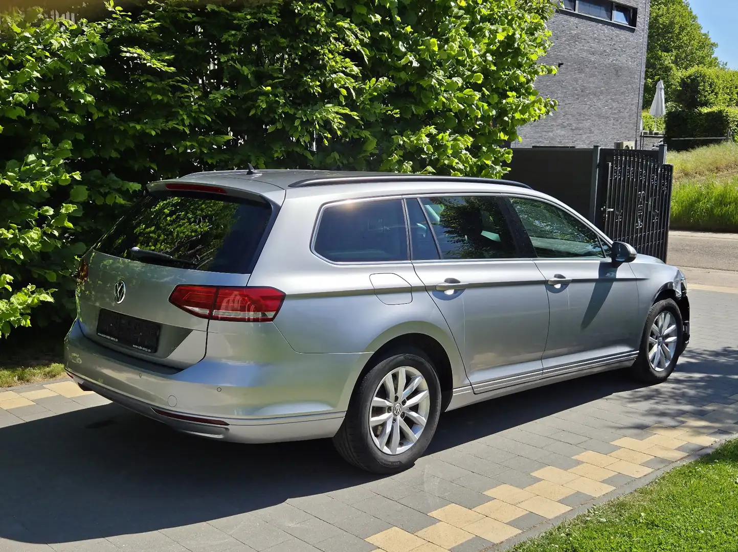Volkswagen Passat Variant SW 2.0 CR TDi Comfortline Business DSG Gris - 2