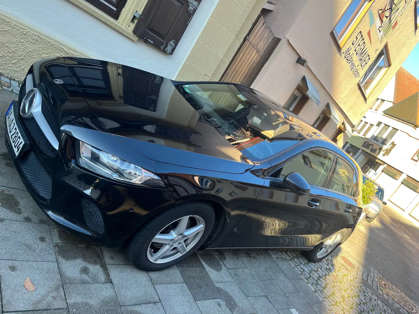Mercedes-Benz A 200 A 200 d 8G-DCT Progressive Schwarz - 2