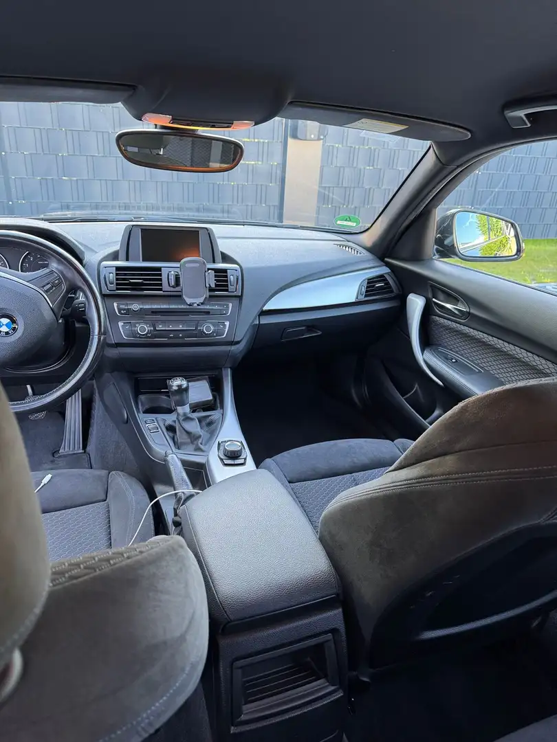 BMW 116 i Lim. 5-trg. M-Paket M-Sport Černá - 2