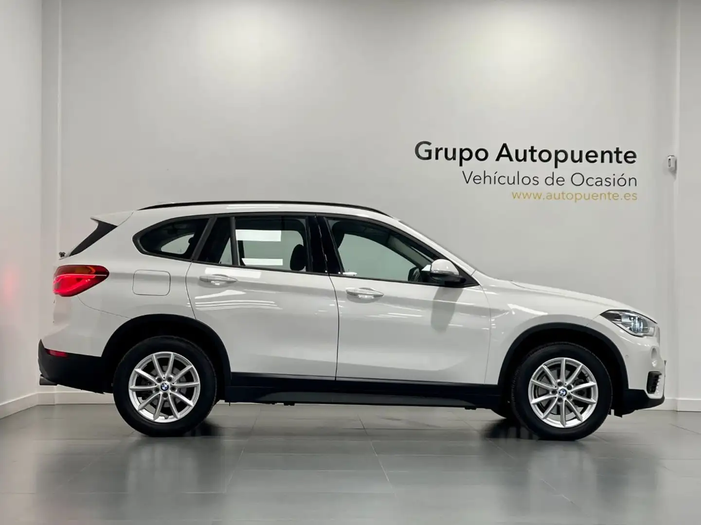 BMW X1 sDrive 18dA Business Blanco - 2