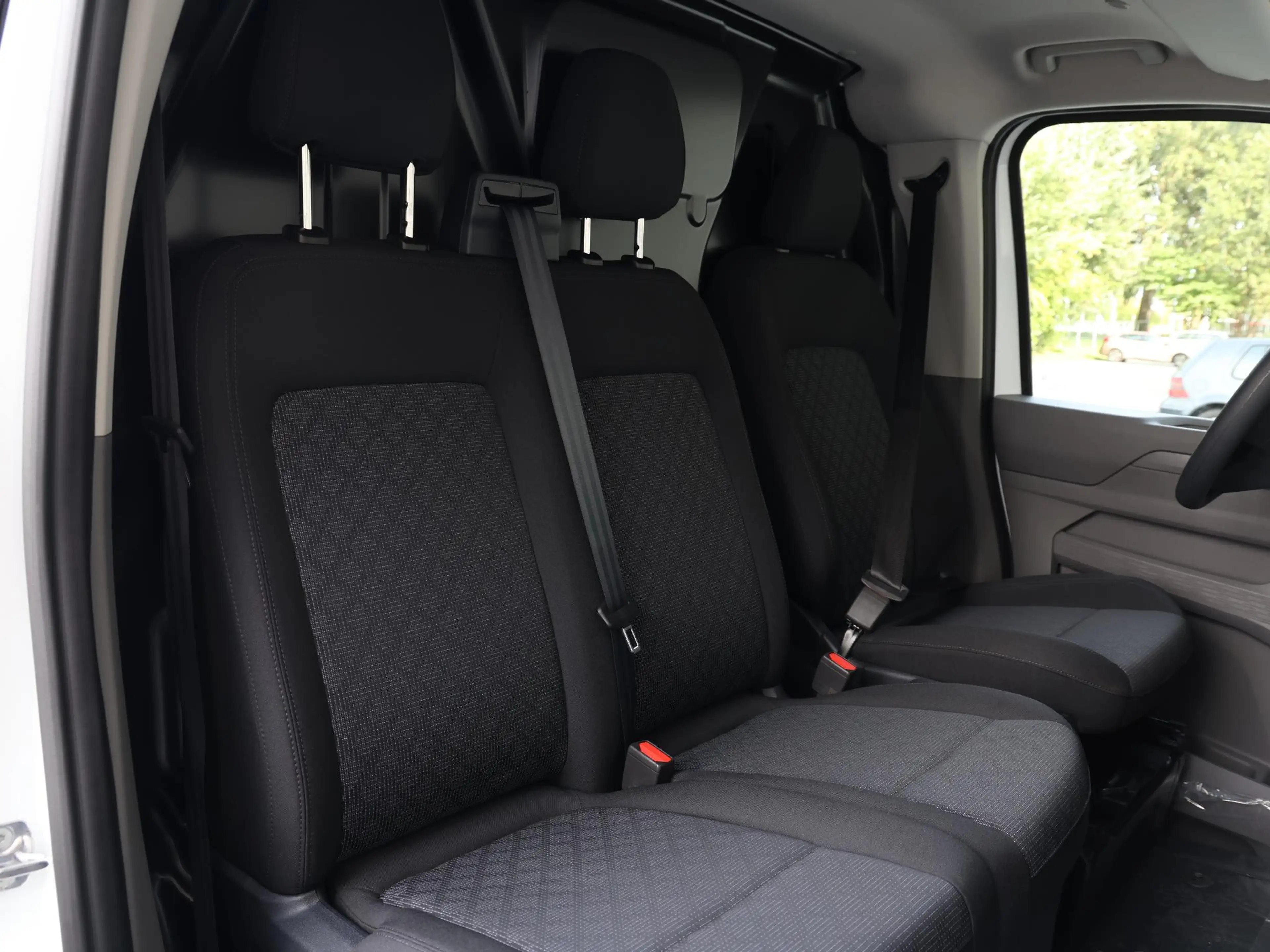 Volkswagen Transporter e-Transporter Bestelwagen L2 71 kWh 136PK | Naviga — photo 8