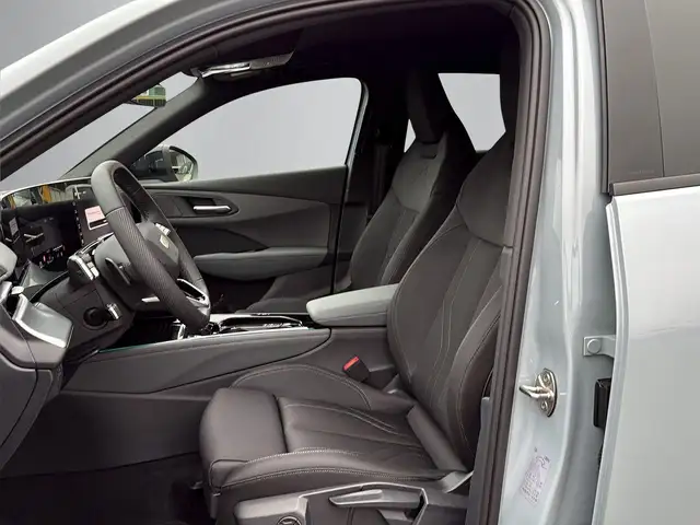 Audi Q3 view 8