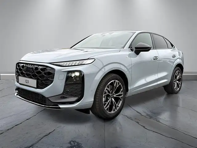 Audi Q3 view 4