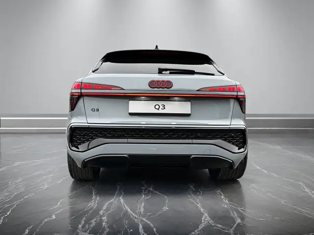 Audi Q3 view 12