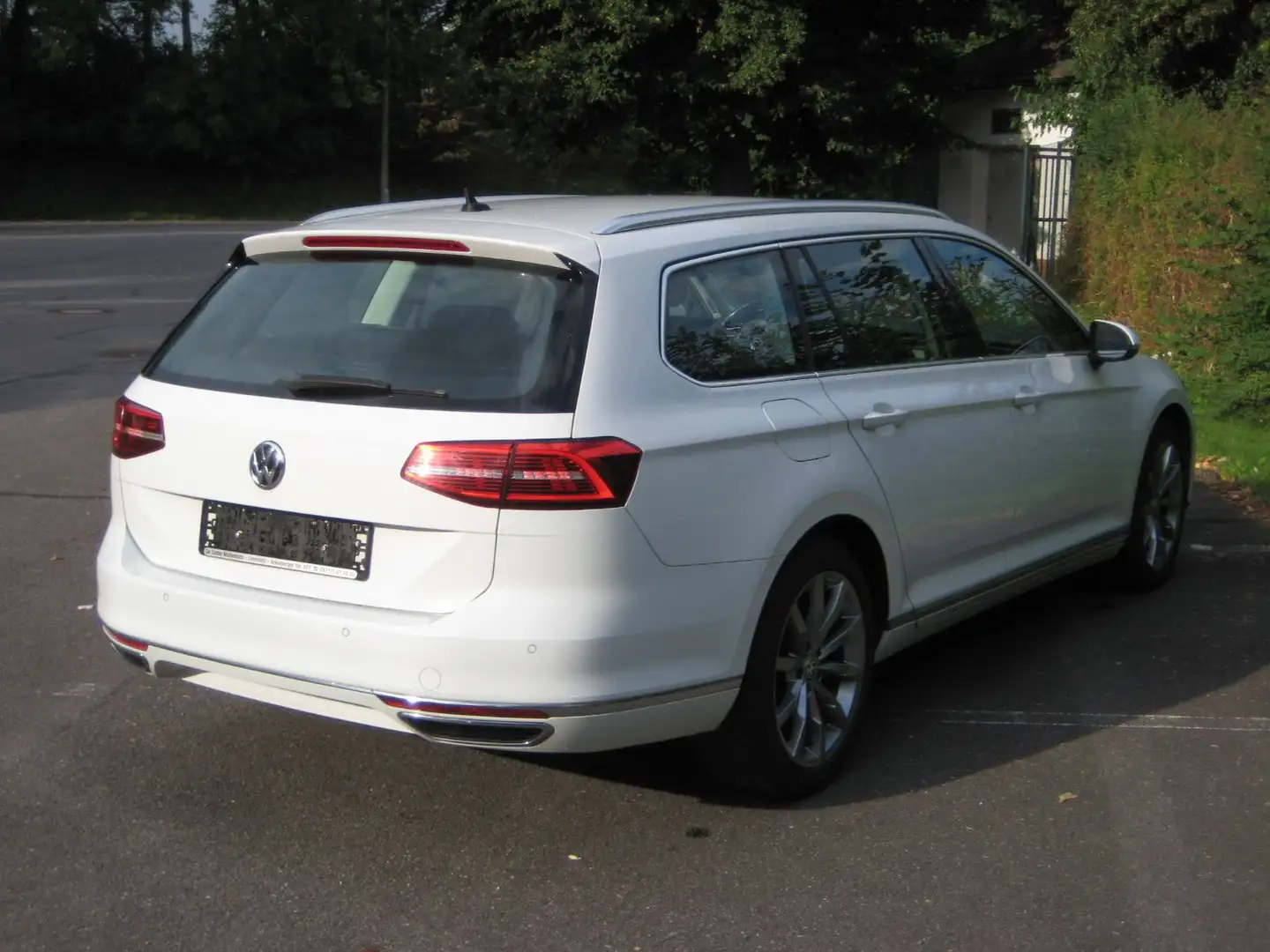Volkswagen Passat Variant Highline 190PS - Top Ausstattung! Weiß - 2