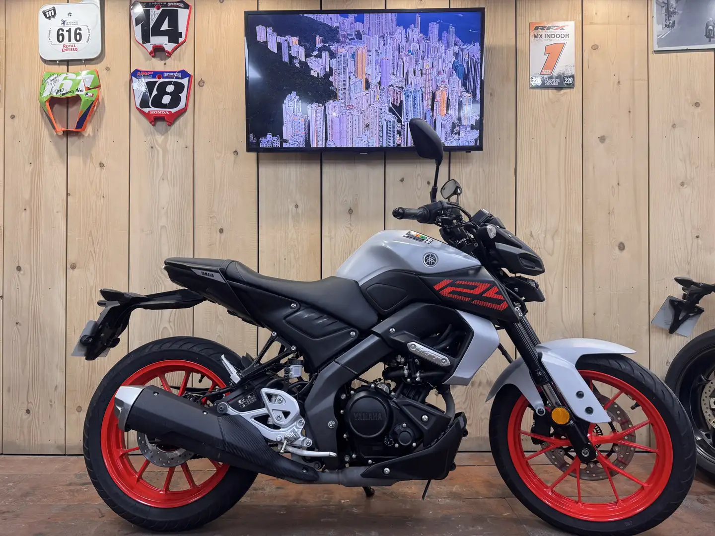 Yamaha MT-125 Gris - 1