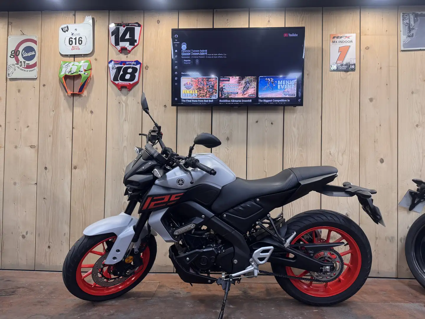 Yamaha MT-125 Gris - 2