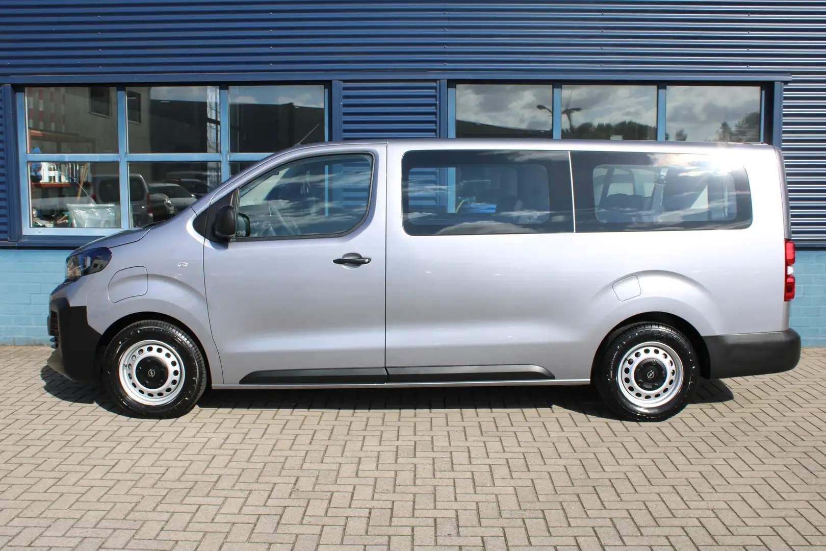 Opel Vivaro-e Combi L3 75 kWh 9-PERSOONS | AIRCO ACHTER | NAVIGA Grijs - 2