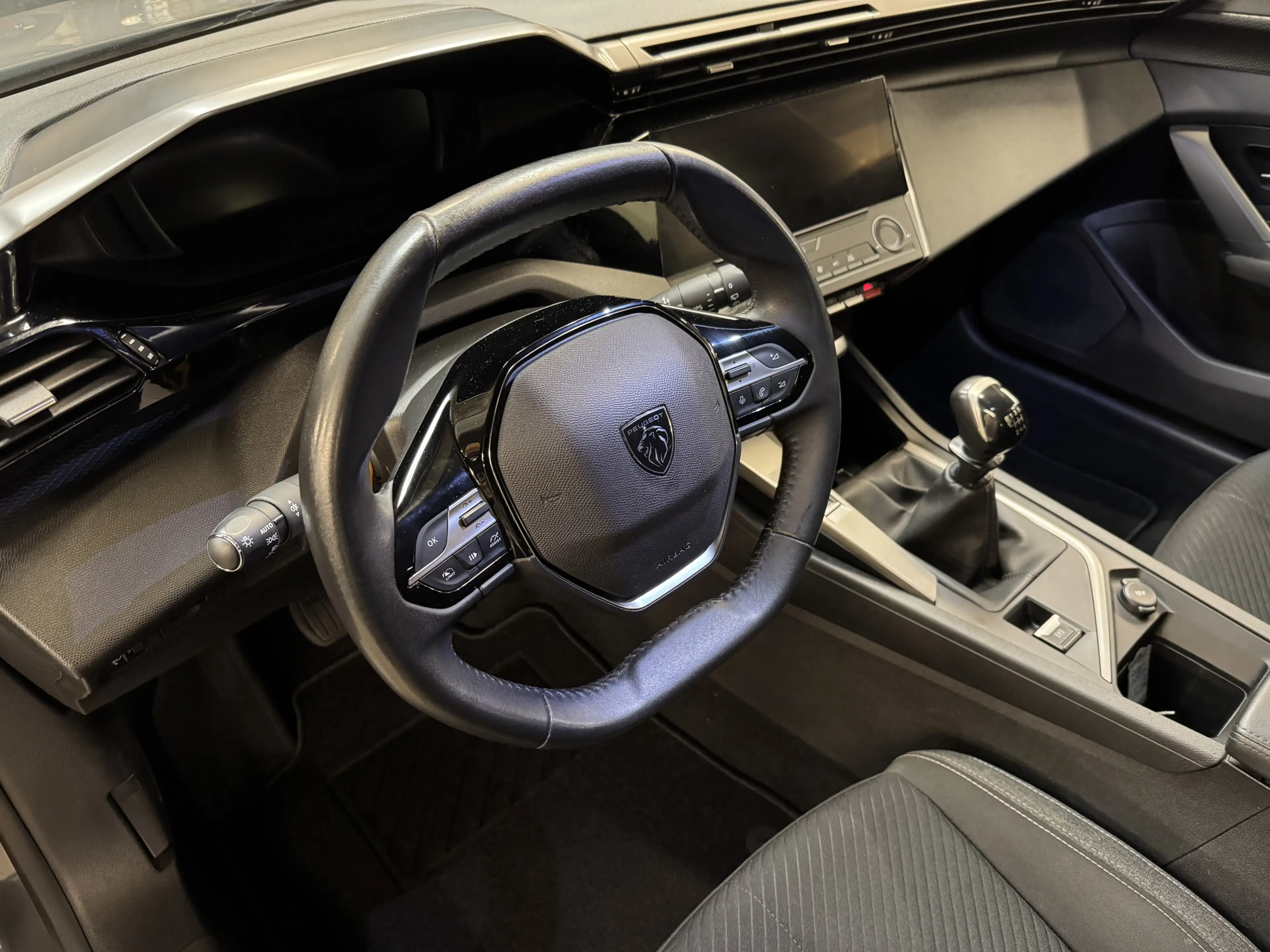 Peugeot 308 SW 1.2 PureTech Active Pack Business Climate Contr — photo 3