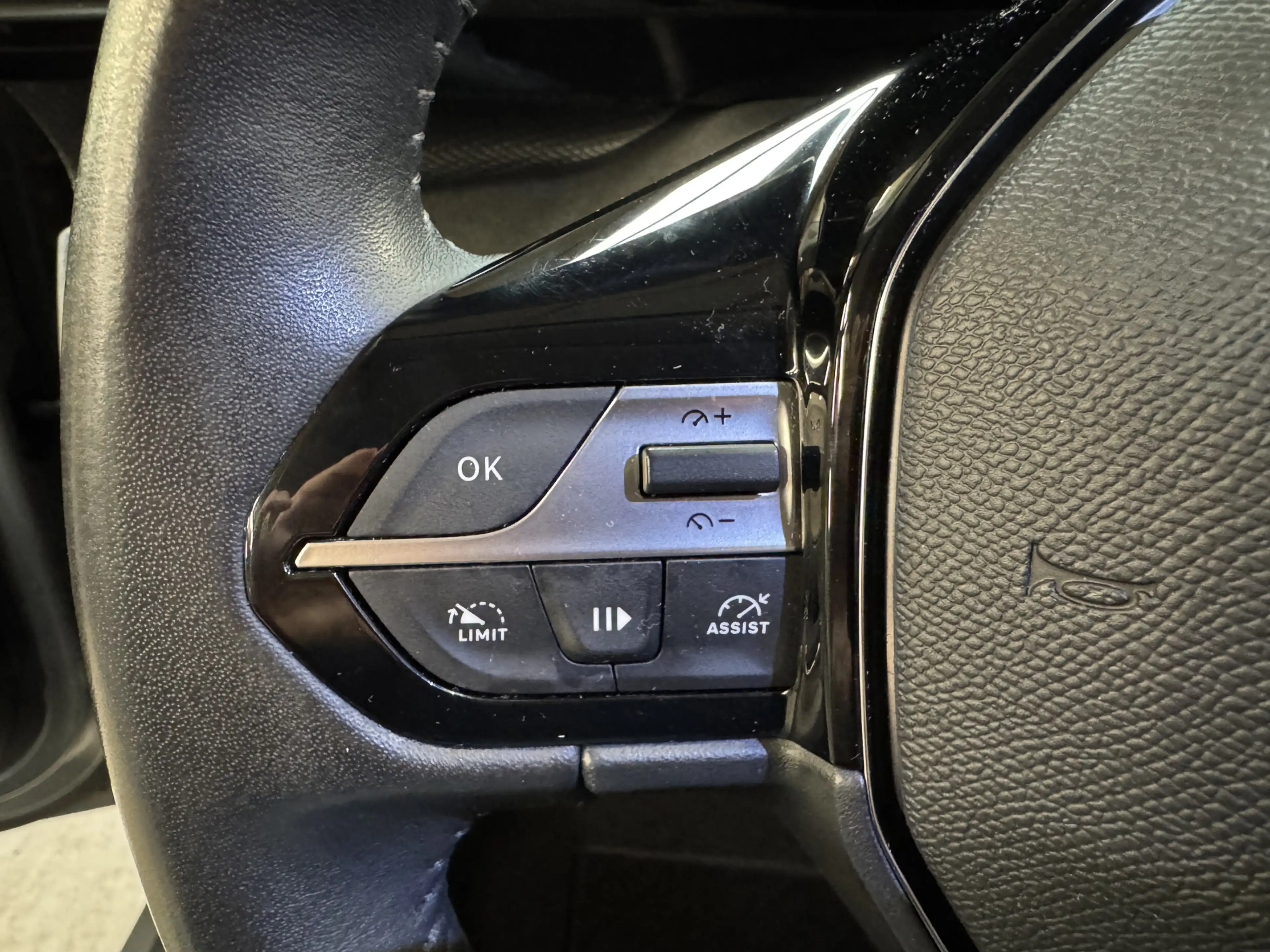 Peugeot 308 SW 1.2 PureTech Active Pack Business Climate Contr — photo 20
