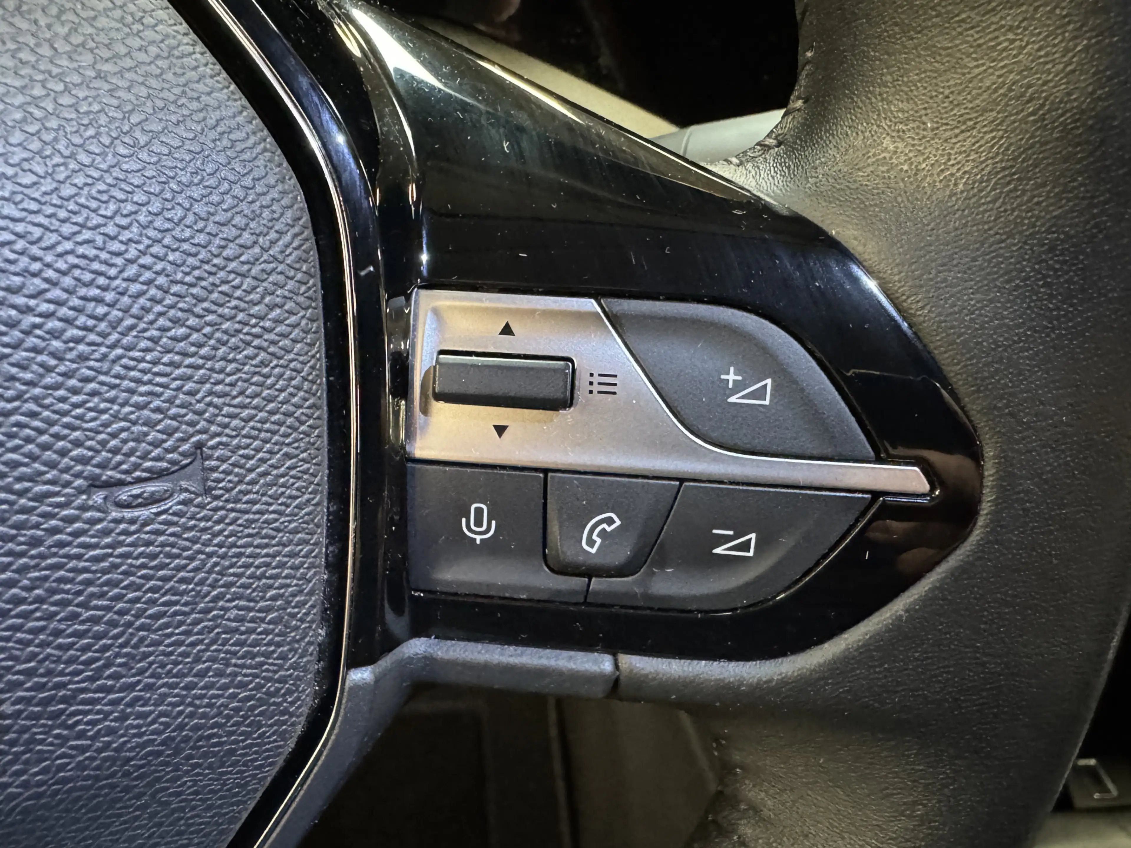 Peugeot 308 SW 1.2 PureTech Active Pack Business Climate Contr — photo 21