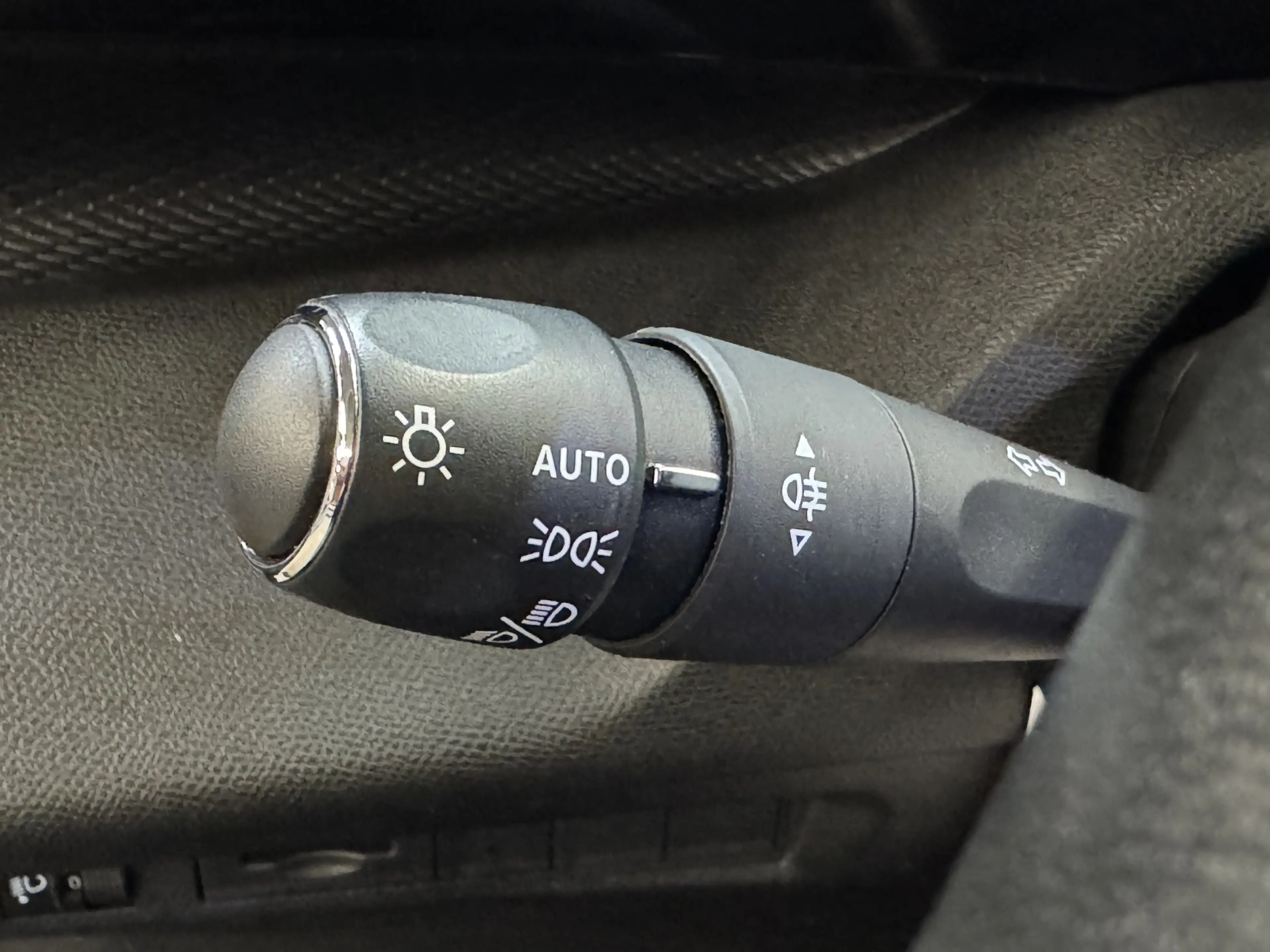 Peugeot 308 SW 1.2 PureTech Active Pack Business Climate Contr — photo 22