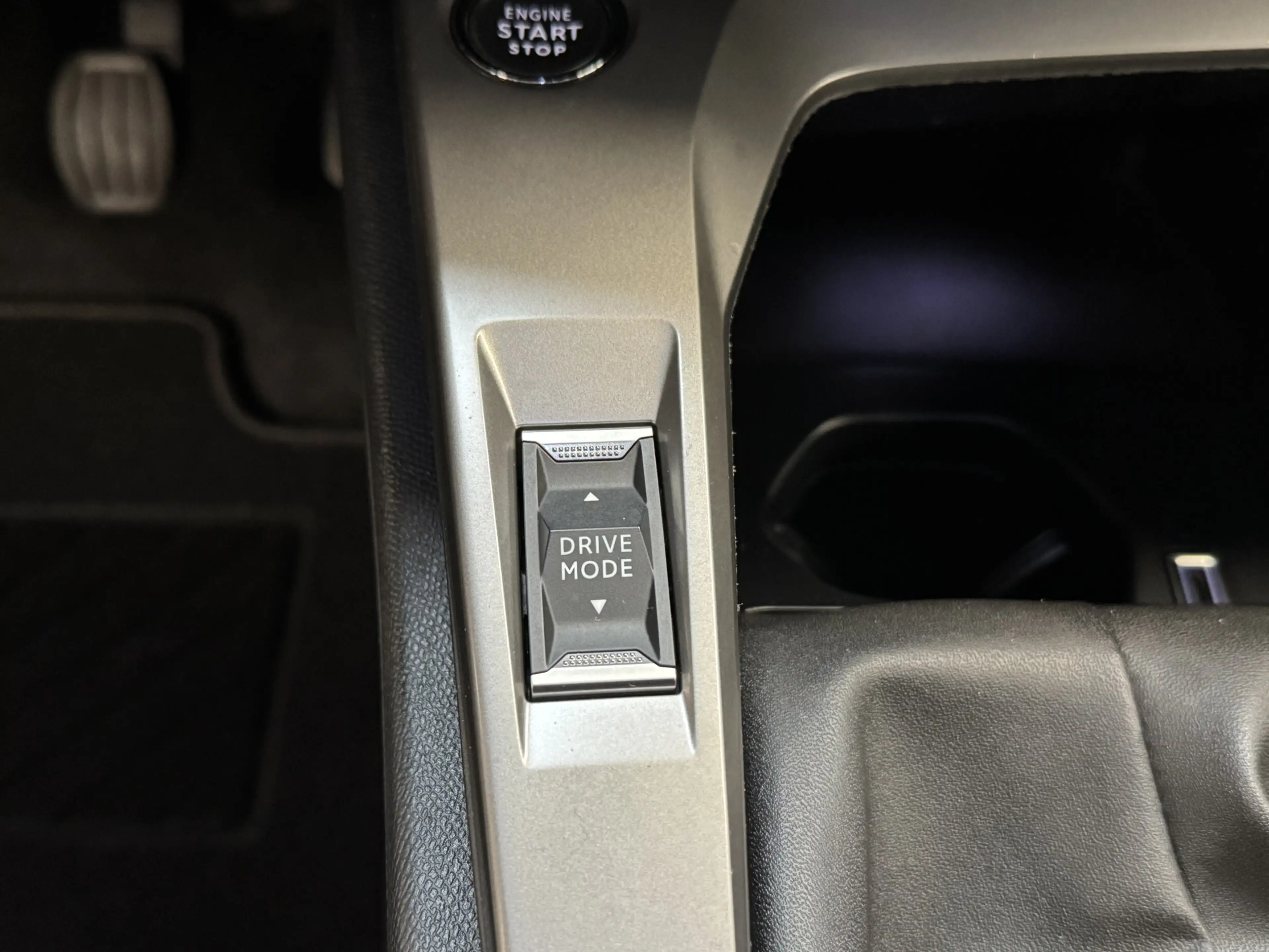 Peugeot 308 SW 1.2 PureTech Active Pack Business Climate Contr — photo 16
