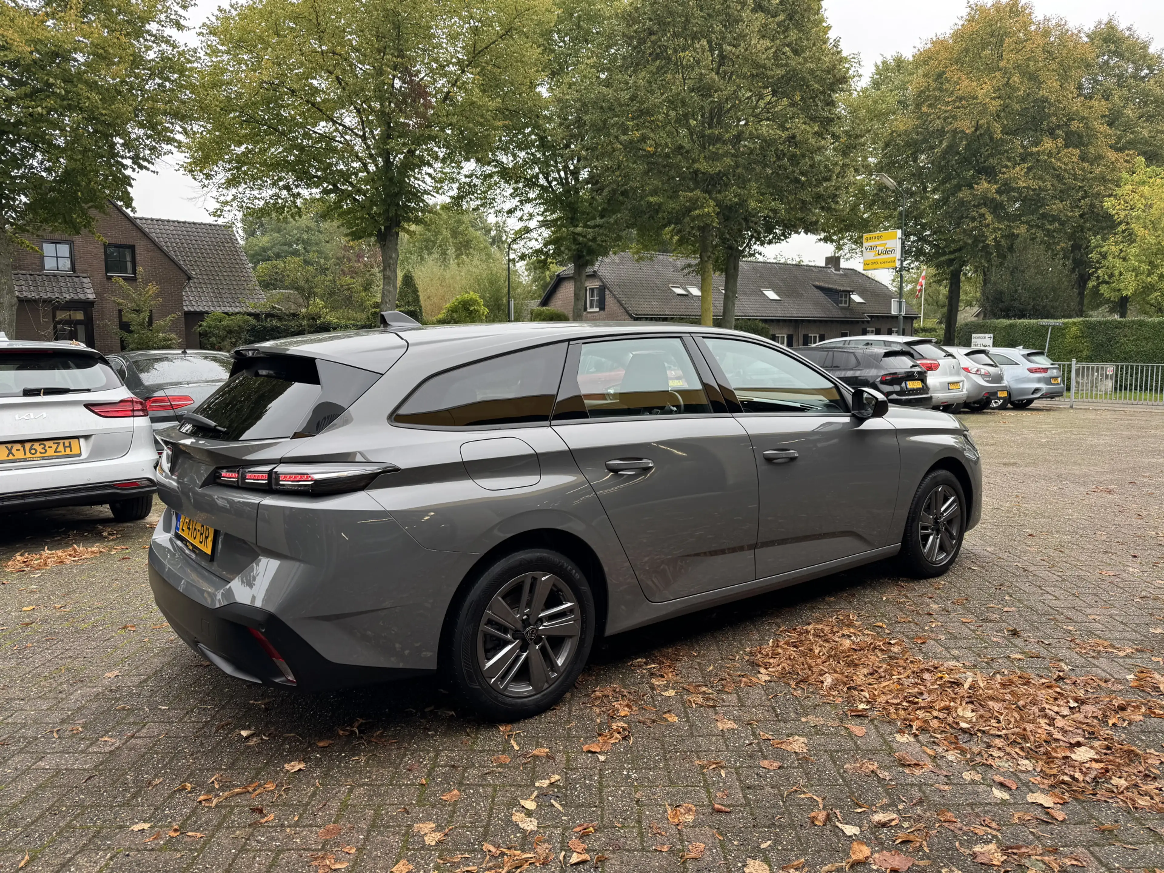 Peugeot 308 SW 1.2 PureTech Active Pack Business Climate Contr — photo 17