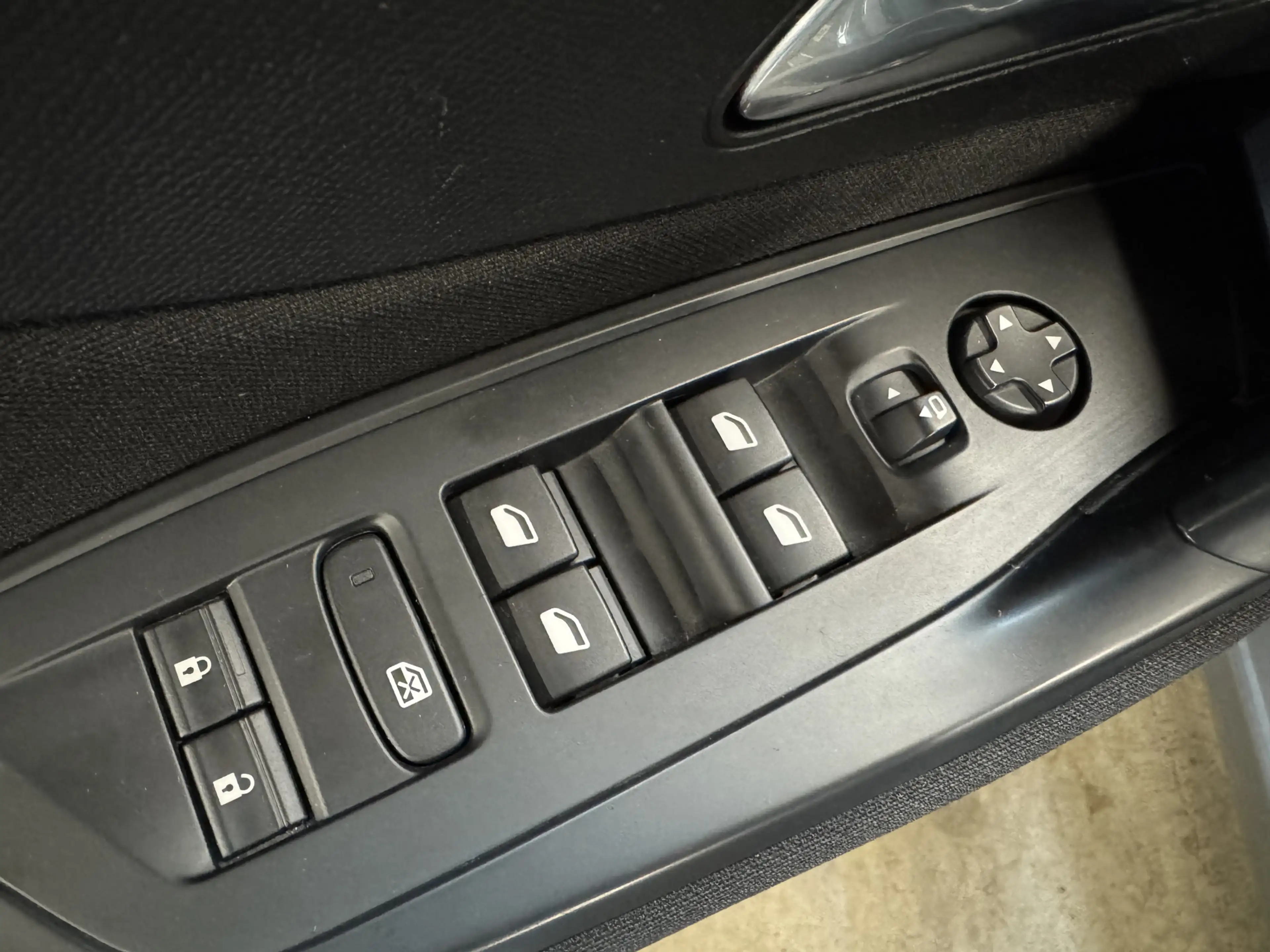 Peugeot 308 SW 1.2 PureTech Active Pack Business Climate Contr — photo 19