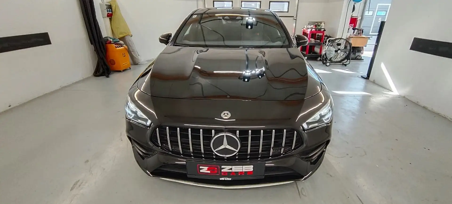 Mercedes-Benz CLA 220 d Schwarz - 2