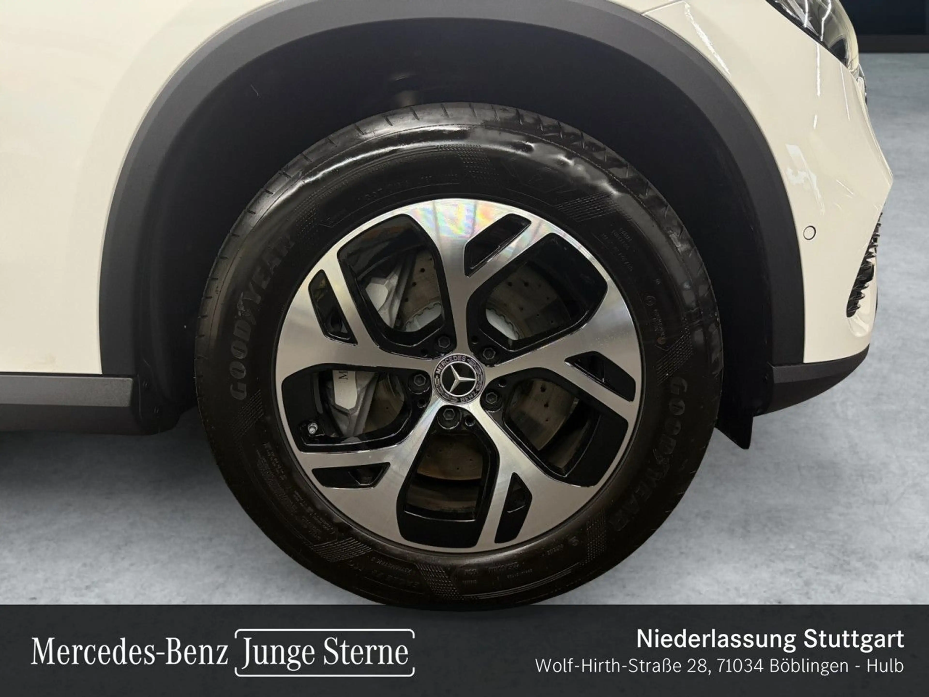Mercedes-Benz GLC 300 e 4M AVANTG+PANO+360+AHK+LED+KEYLESS+9G — photo 3