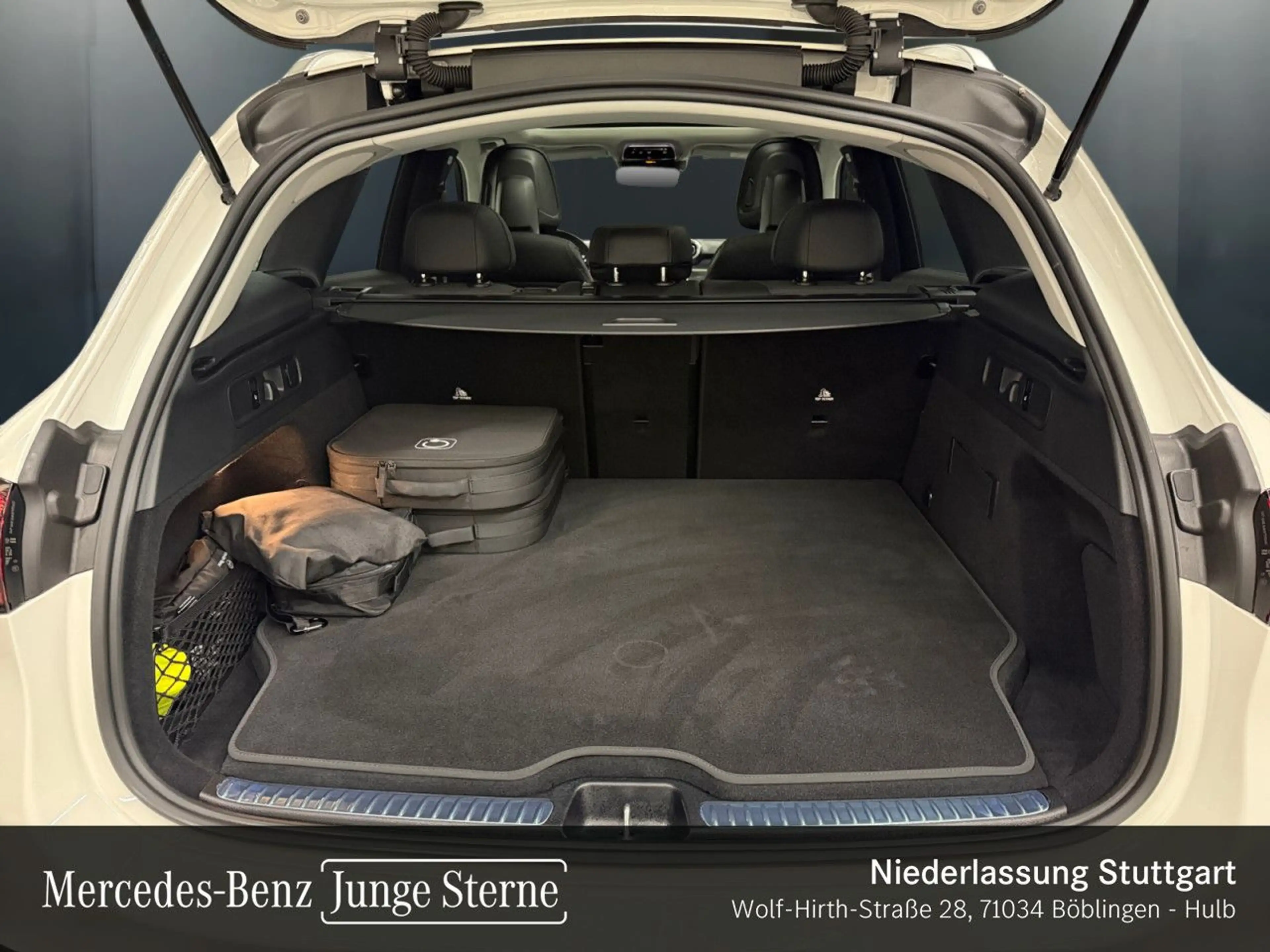 Mercedes-Benz GLC 300 e 4M AVANTG+PANO+360+AHK+LED+KEYLESS+9G — photo 8