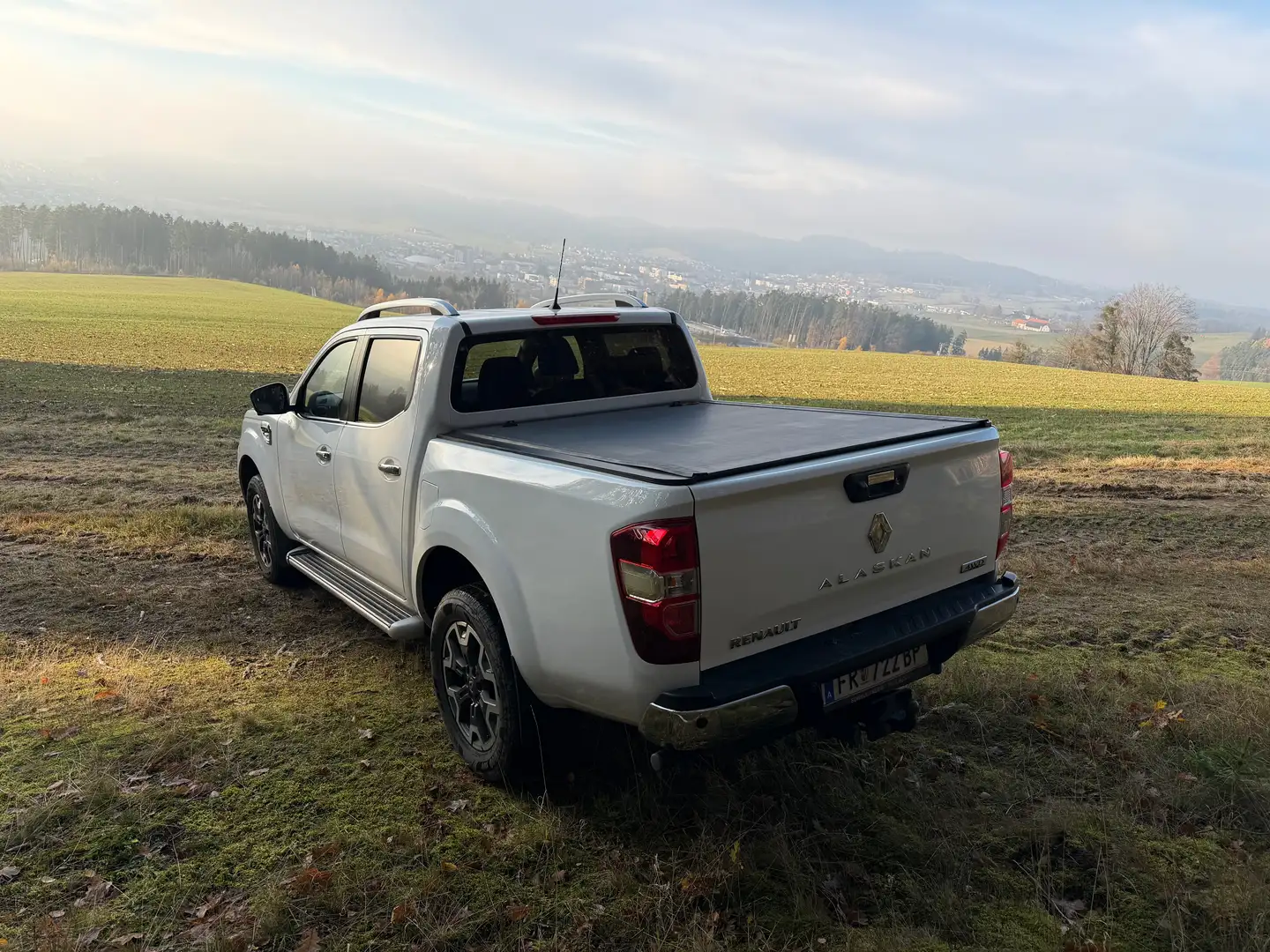 Renault Alaskan Intens Weiß - 2