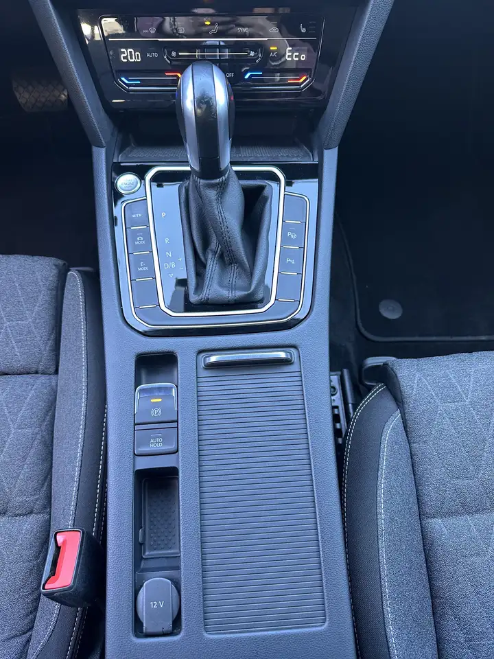 Volkswagen Passat Variant GTE NAV+LED+AHK+HEADUP+DCC+18ZOLL 14