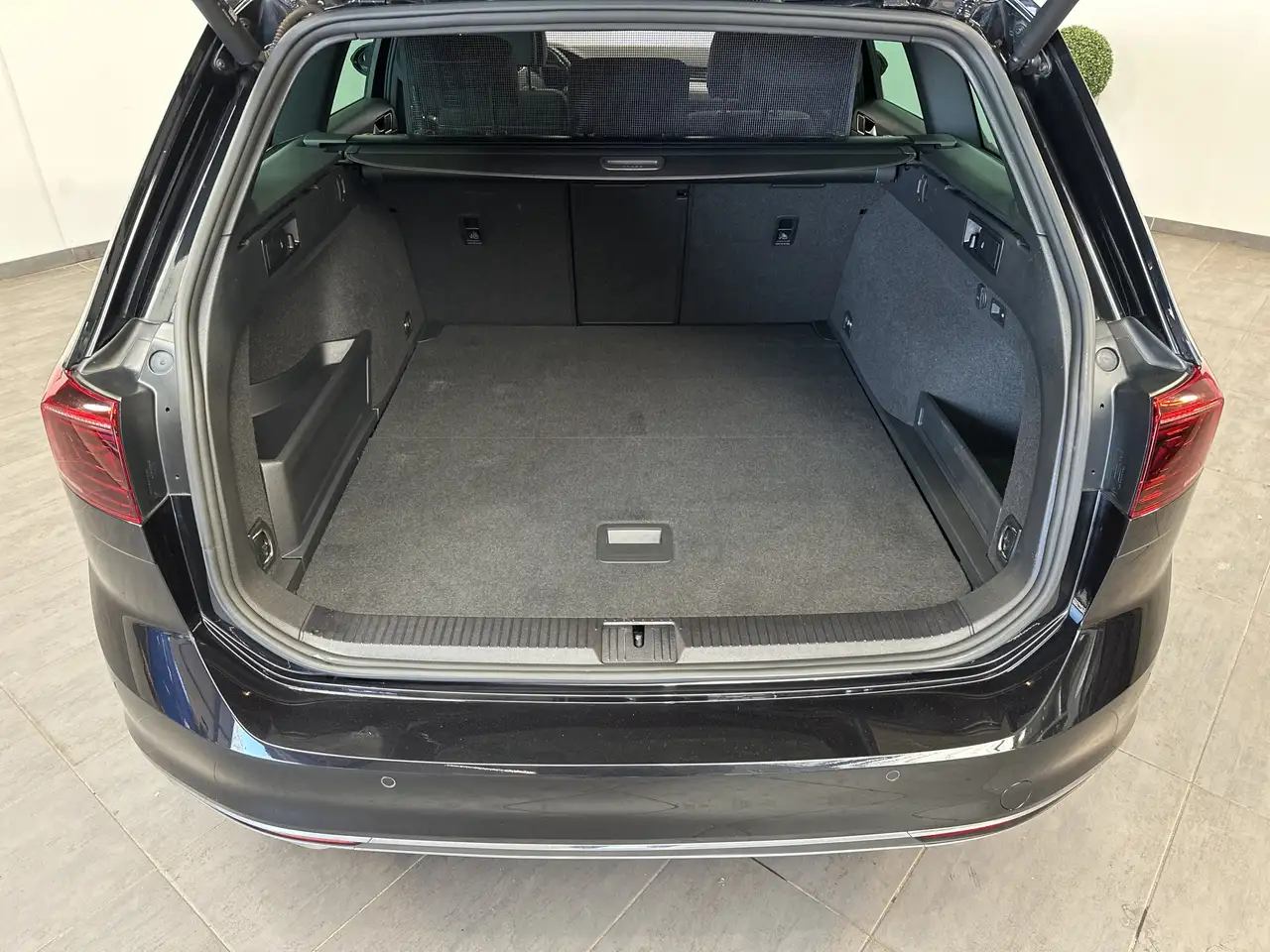 Volkswagen Passat Variant GTE NAV+LED+AHK+HEADUP+DCC+18ZOLL 6