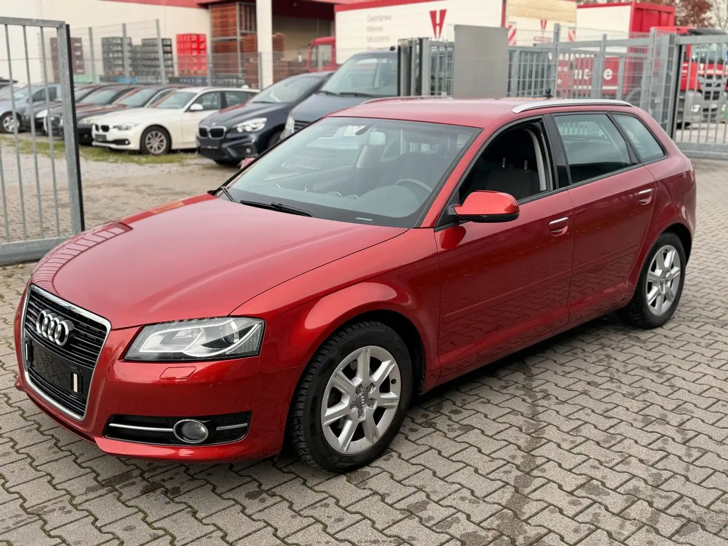 Audi A3 Sportback 1.4 TFSI Ambiente Rouge - 2