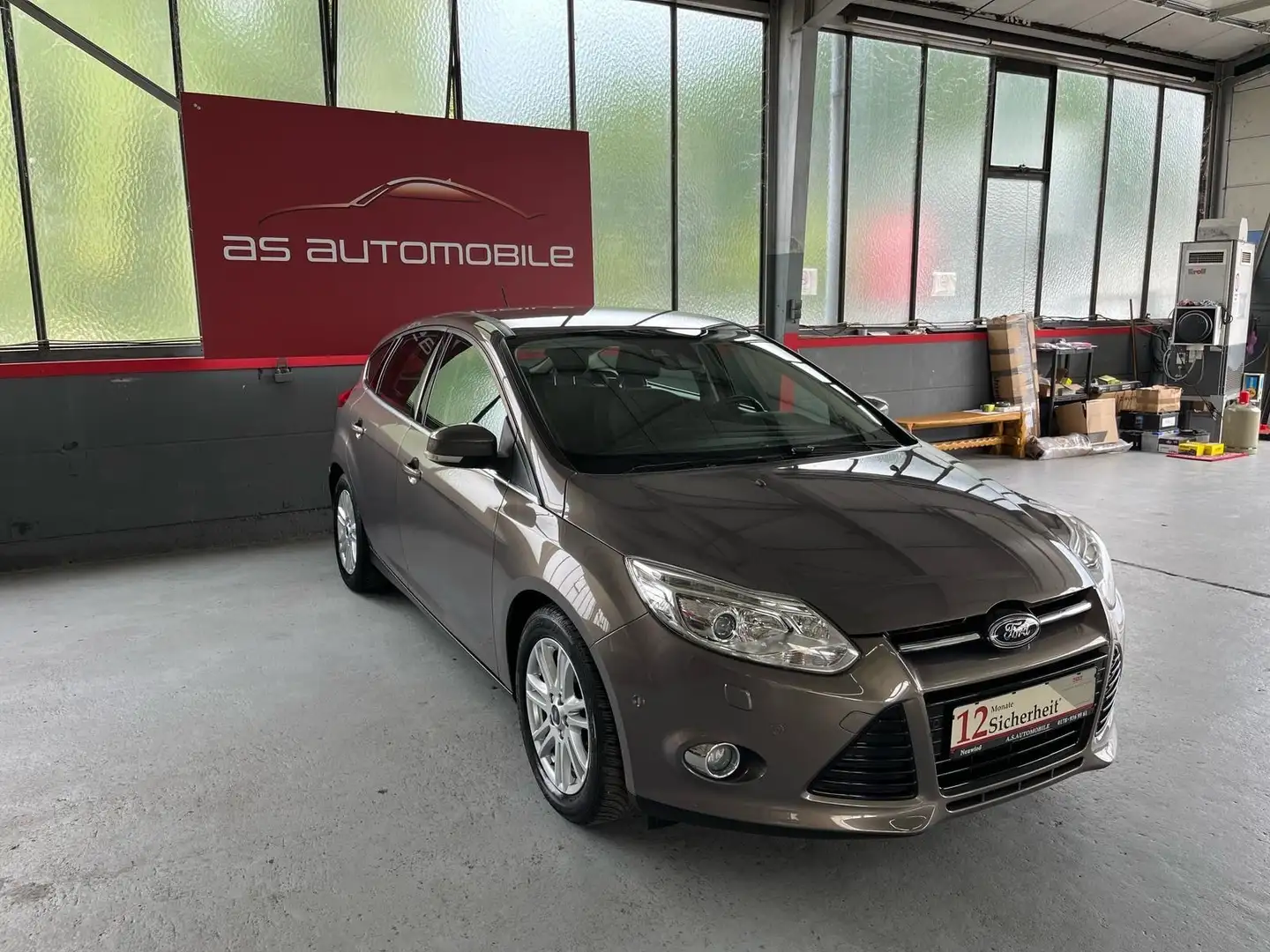 Ford Focus Lim. Titanium*Bixenon*Klimaautomatik* Braun - 2