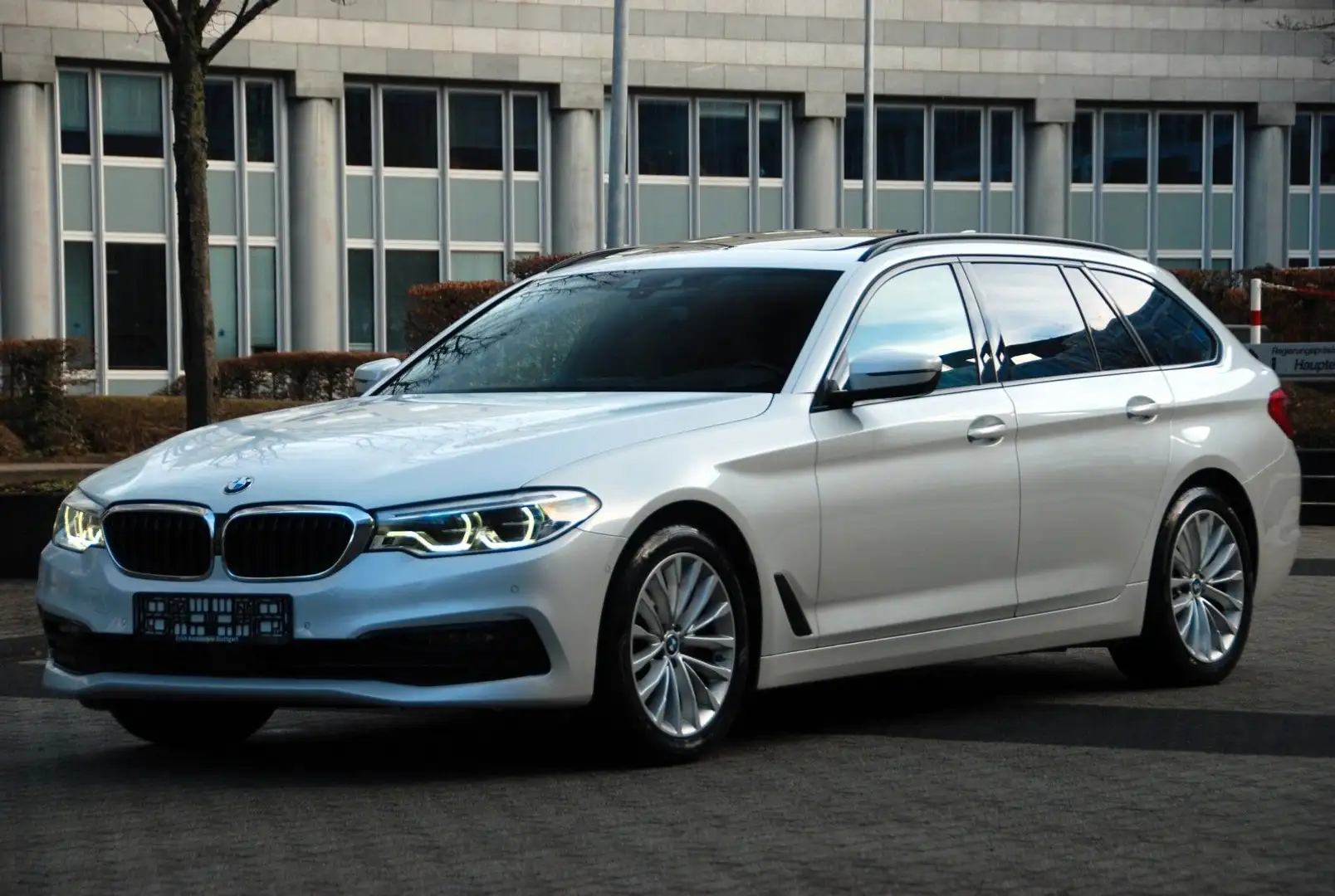 BMW 520 d Sport Line| 360° KAMERA| HUD| KEYLESS|PANO Blanc - 1