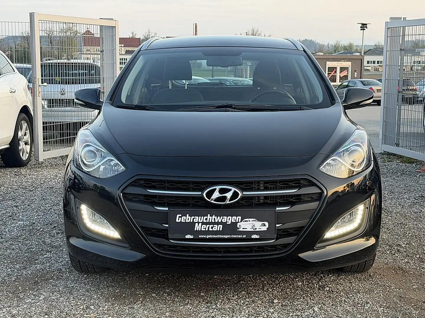 Hyundai i30 CW 1,4 CRDi Comfort Schwarz - 2